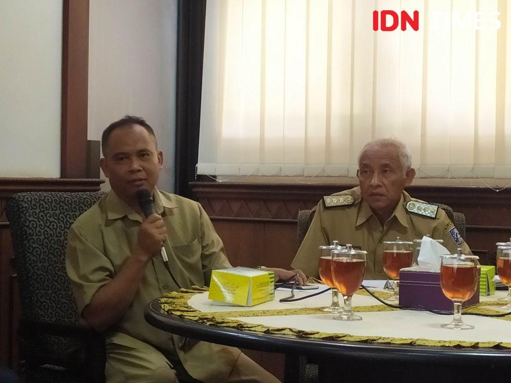 Kepala BKAD Sleman (kiri) dan Bupati Sleman (kanan). IDN Times/Siti Umaiyah