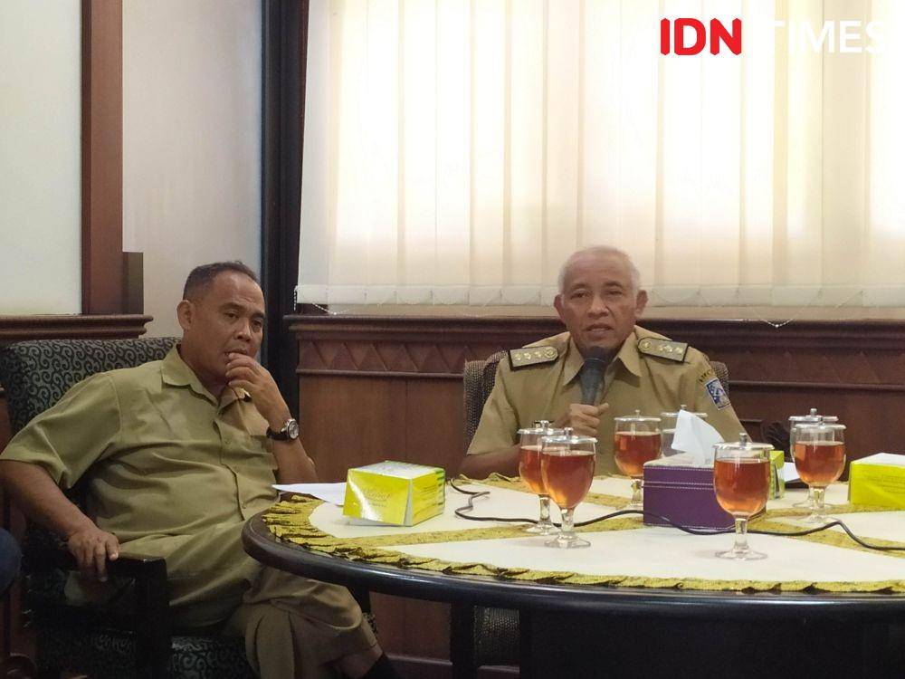 Bupati Sleman (kanan) dan Kepala BKAD Sleman (kiri). IDN Times/Siti Umaiyah