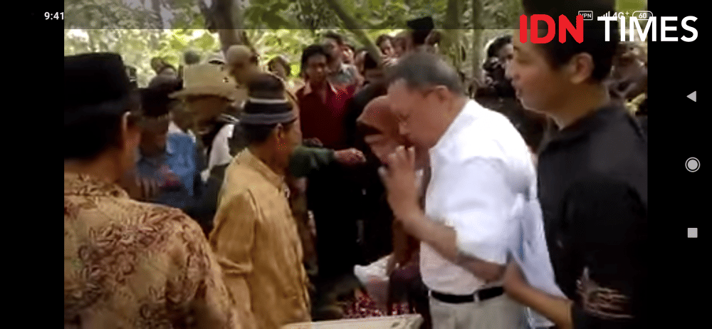 Seluruh elemen masyarakat hadir di peresmian makam masaal korban G30S di Plumbon Semarang. Screenshot YouTube