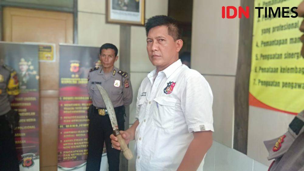 Senjata tajam berupa golok diamankan Polsek Talun Kabupaten Cirebon
