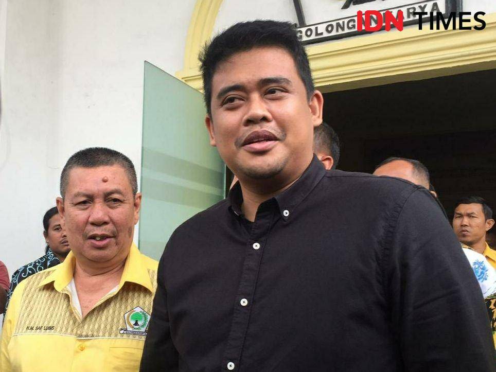 Bobby Nasution usai menjalani uji kelayakan dan kepatutan sebagai bakal calon Wali Kota Medan dari Golkar Sumut, Senin (20/1) (IDN Times/Prayugo Utomo)
