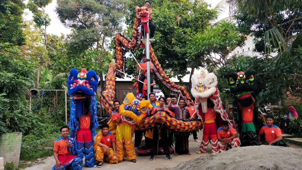 Tim Barongsai Putra Ronggolawe foto bersama usai menggelar latihan. IDN Times/Imron