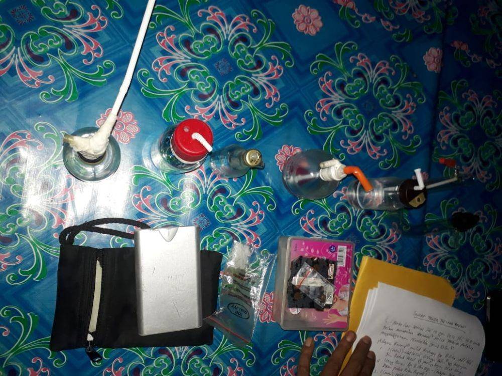 Barang bukti yang disita petugas saat penangkapan oknum PNS di Maros. IDN Times / Dirtres Narkoba Polda Sulsel