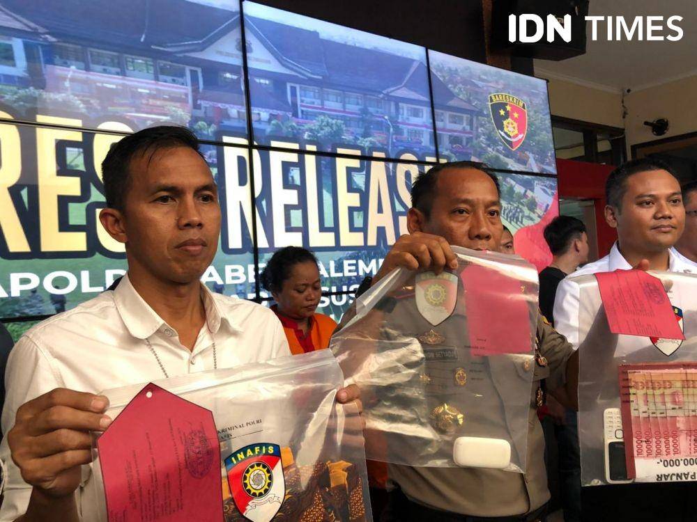 Kapolrestabes Palembang, Kombes Pol Anom Satyadji Tunjukan barang bukti (IDN Times/Rangga Erfizal)