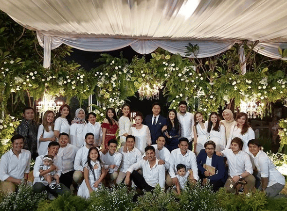 instagram.com/mpok.atiek