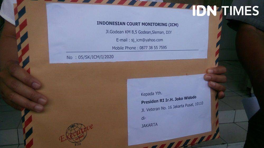 ICM melaporkan Menkumham Yassona Laoly kepada Presiden Joko Widodo, Yogyakarta, 20 Januari 2020. IDN Times/Pito Agustin Rudiana