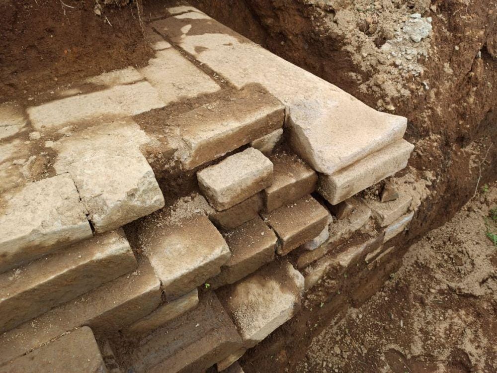 Temuan Bangunan yang diduga sebuah candi di Dieng, Banjarnegara. Dok. Aryadi Darwanto