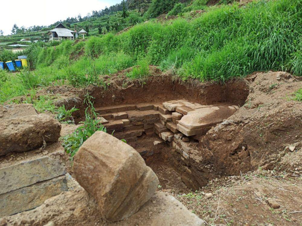 Temuan Bangunan yang diduga sebuah candi di Dieng, Banjarnegara. Dok. Aryadi Darwanto