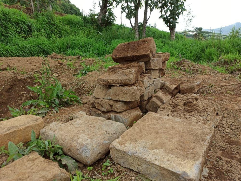 Temuan Bangunan yang diduga sebuah candi di Dieng, Banjarnegara. Dok. Aryadi Darwanto
