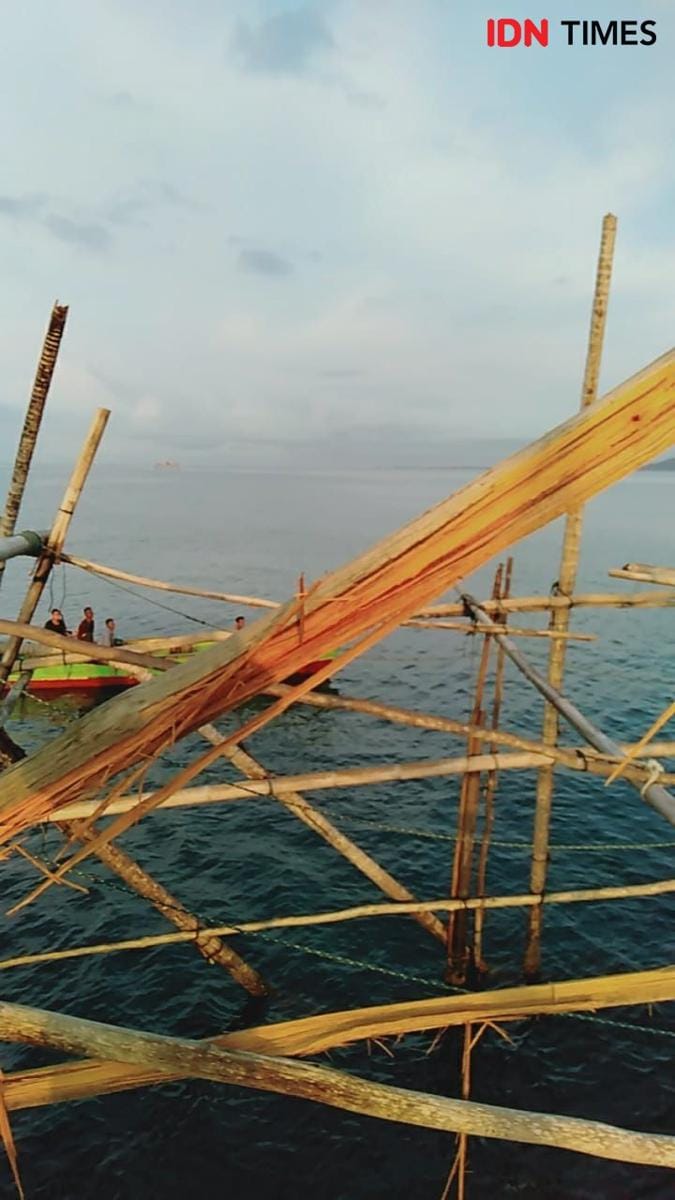 Seorang nelayan tewas tersambar petir (IDN Times/Hendra Simanjuntak)