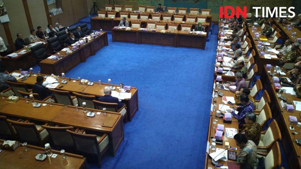 Rapat Komisi VII DPR RI tentang lifting migas (IDN Times/Helmi Shemi)