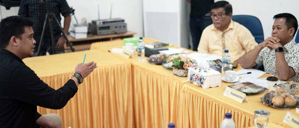Bobby Nasution menjalani uji kelayakan dan kepatutan sebagai bakal calon Wali Kota Medan dari Golkar Sumut, Senin (20/1) (Dok. IDN Times)