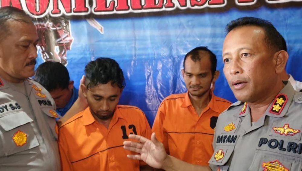 apolres Pelabuhan Belawan AKBP M R Dayan saat memaparkan kedua pelaku di Polres Pelabuhan Belawan (IDN Times /Istimewa)