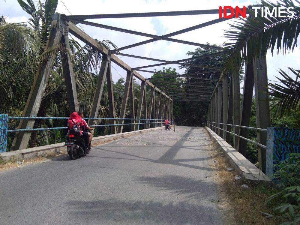 Kondisi jembatan penghubung Kecamatan Binjai Selatan dan Binjai Timur (IDN Times/Bambang Suhandoko)