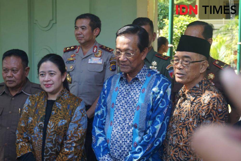 Ketua DPR RI Puan Maharani melakukan kunjungan kerja ke Kantor Gubernur DIY, Kepatihan, Yogyakarta, Senin (20/1). IDN Times/Tunggul Kumoro