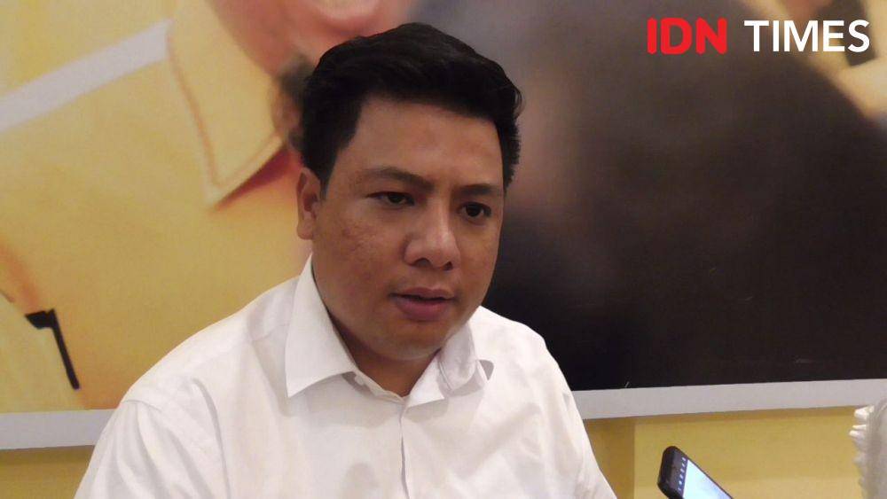 Vandiko usai menjalani uji kelayakan dan kepatutan sebagai bakal calon Bupati Samosir dari Golkar Sumut (IDN Times/Prayugo Utomo)