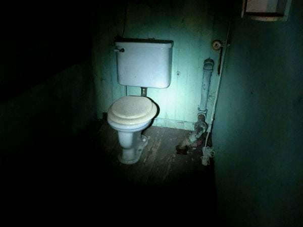 http://cdn.idntimes.com/content-images/post/old/04dc3-toilet_flickr.jpg