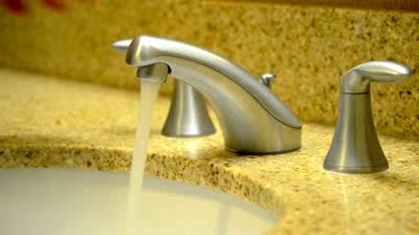 http://cdn.idntimes.com/content-images/post/old/4298d-stock-footage-bathroom-sink-running_shutterstock.jpg