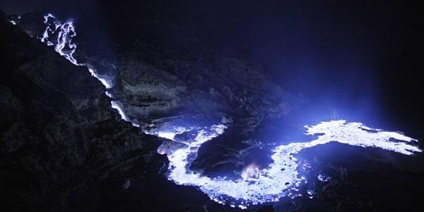 http://cdn.idntimes.com/content-images/post/old/ad693-ijen-crater-blue-flame---blogspot.com.jpg