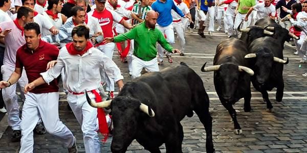 http://cdn.idntimes.com/content-images/post/old/c43bc-pamplona-bull-run---sacbee.com.jpg
