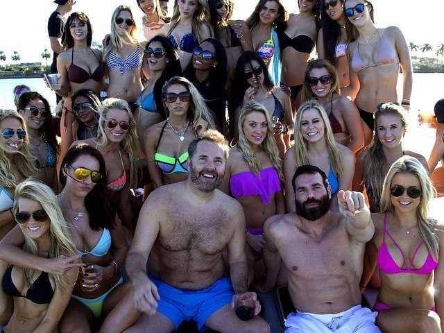 http://i1380.photobucket.com/albums/ah195/Nophie_Nos/Dan Bilzerian/dan_beach_businessinsidercom_zps7878c3c8.jpg