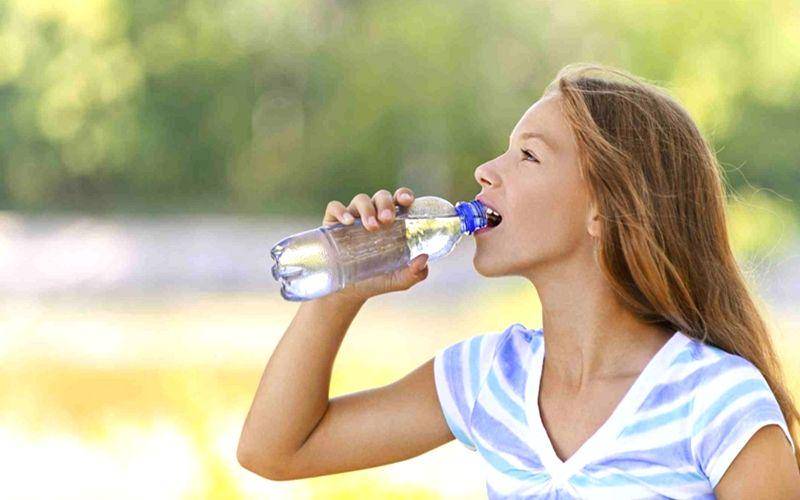 http://cdn.idntimes.com/content-images/post/20160517/water-drinking-e1392941309906-cc10ecc11875f403025e8a0becb46ac5.jpg