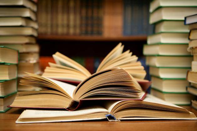 https://cdn.idntimes.com/content-images/post/20160918/stack-of-books-630x419-7f496fa72b3f974748d3bfc75aa1b80c.jpg
