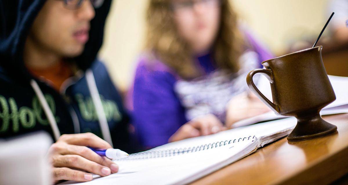 http://cdn.idntimes.com/content-images/post/20160701/students-studying-69d7a137e7c9e42321d8feb3ae8eccfe.jpg