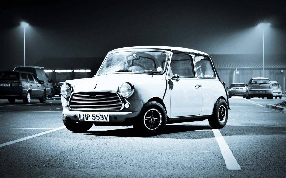 https://cdn.idntimes.com/content-images/post/20160918/white-old-car-parking-wallpaper-hd-a3d6f6f4d5424425f6f57a0c783469e0.jpg