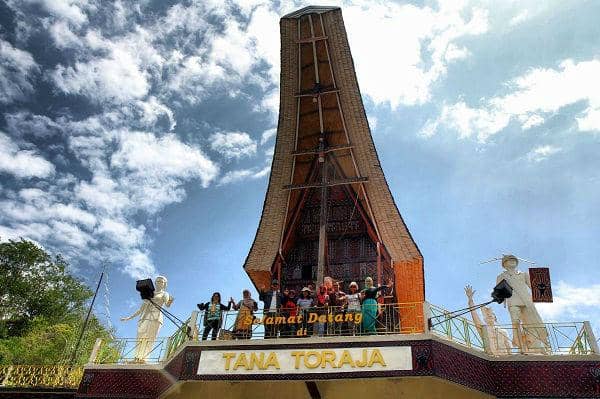 http://cdn.idntimes.com/content-images/post/old/00912-Toraja12_langbhucom.jpg