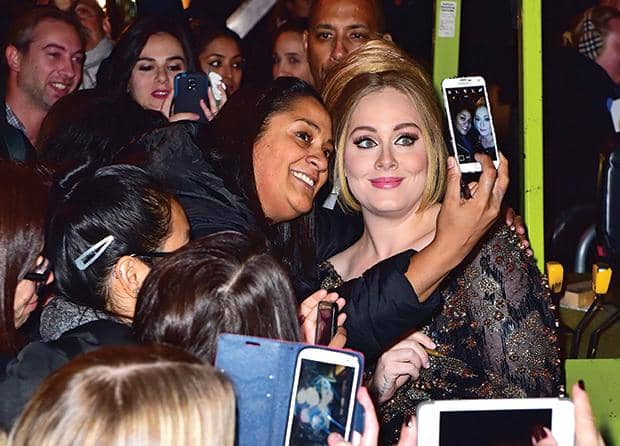http://cdn.idntimes.com/content-images/post/20160817/01-fans-radio-city-adele-tyim-2015-billboard-620-90f0236c6611dbfb386d9738788e1648.jpg
