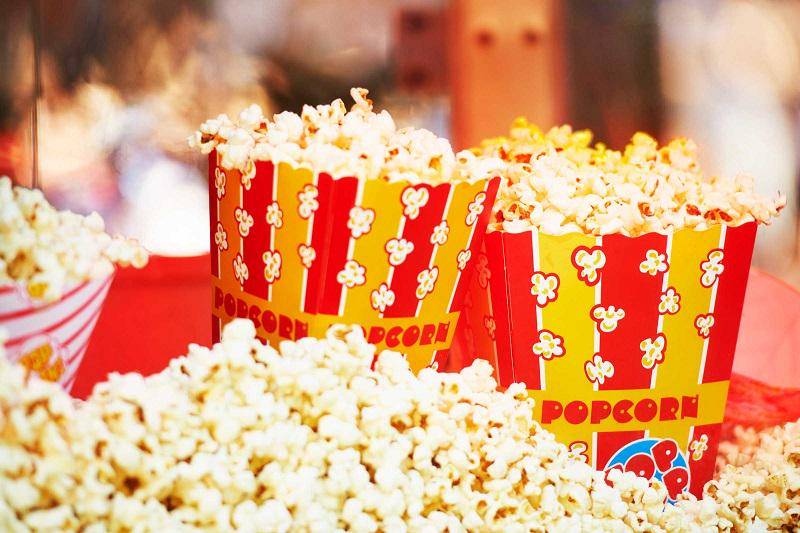 https://cdn.idntimes.com/content-images/post/20170505/01-reasons-need-popcorn-in-diet-calories-peopleimages-6e489db2b1e32ca7f27c5cfffe6eb9f3.jpg