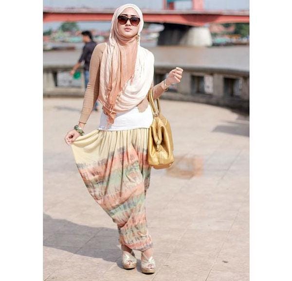 http://cdn.idntimes.com/content-images/post/old/026f4-Mode21_hijab-fashion-stylesblogspotcom.jpg