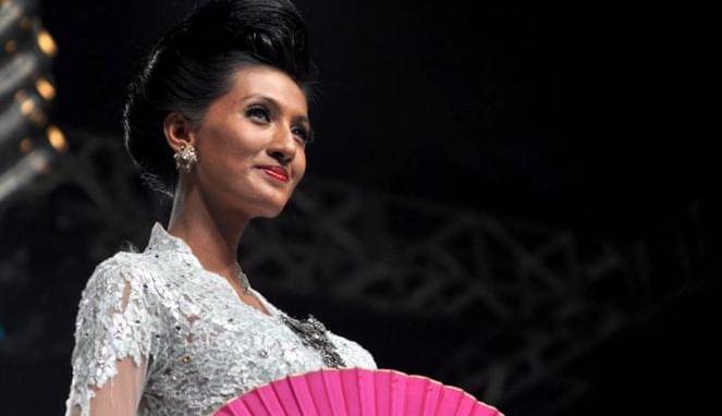 http://cdn.idntimes.com/content-images/post/old/02e6e-99066_laura-muljadi--jakarta-fashion-week-2010_663_382--1-.jpg