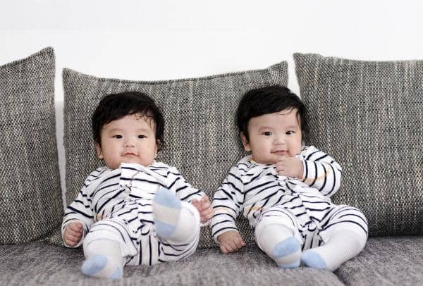 http://cdn.idntimes.com/content-images/post/old/03637-twins4_parentdishca.jpg