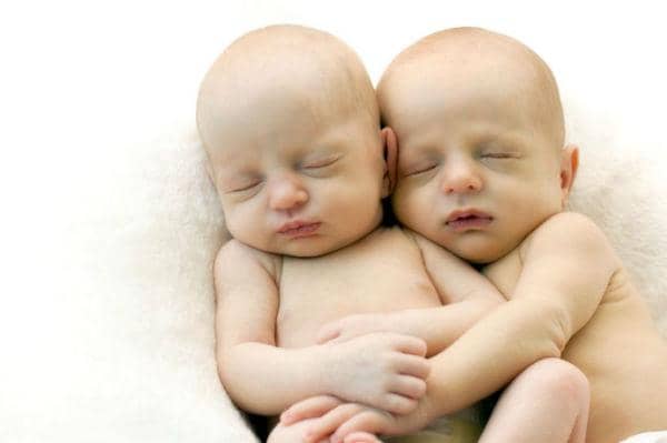 http://cdn.idntimes.com/content-images/post/old/0cf9c-twins1_tests4less.jpg