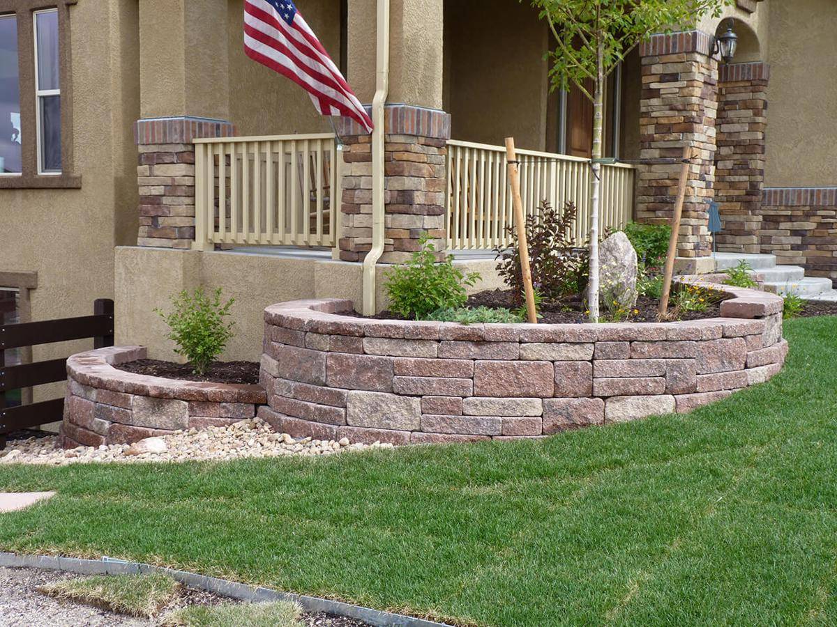 https://cdn.idntimes.com/content-images/post/20170322/10-built-in-planter-ideas-homebnc-17d2a5142c08873261b4ffeebb48530a.jpg