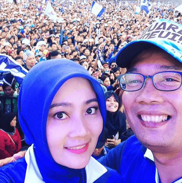 http://cdn.idntimes.com/content-images/post/20160404/13-selfie-bareng-si-cinta-bersama-bobotoh-persib-juara-omat-tong-di-edit-edit-nya-8d7c55e55bec39dd32d38c5cfceea555.PNG