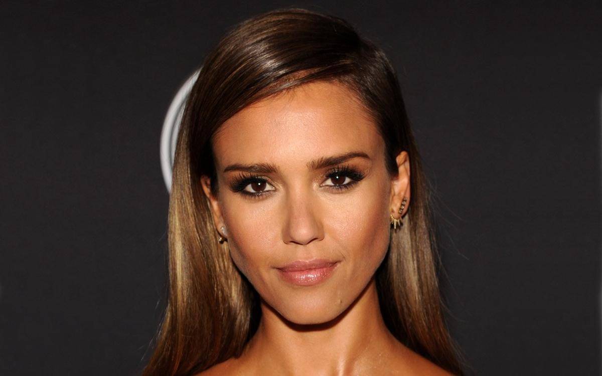 https://cdn.idntimes.com/content-images/post/20170418/140817-pers-jessica-alba-ftr-bd31a91213912f72507040272f177cc3.jpg