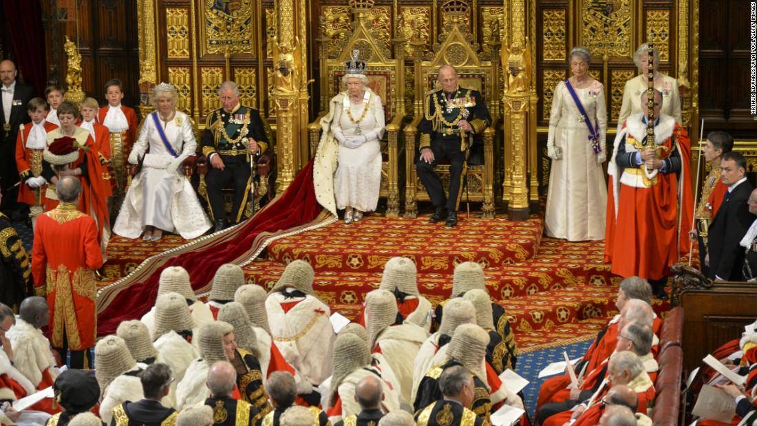 https://cdn.idntimes.com/content-images/post/20170209/150603172334-01-queen-elizabeth-ii-0603-super-169-f88804f06040b22f5d86e01044d361cb.jpg