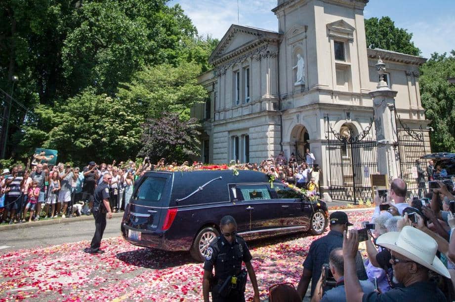 http://cdn.idntimes.com/content-images/post/20160611/160610141021-12-muhammad-ali-funeral-procession-0610-super-169-e38689453f7d7f307177dadbcb93ea57.jpg