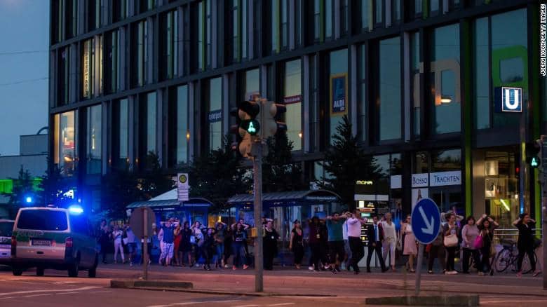 http://cdn.idntimes.com/content-images/post/20160723/160722155705-17-munich-shooting-0722-exlarge-169-1d7d7ad13f7fef744128eb3ca579a78b.jpg