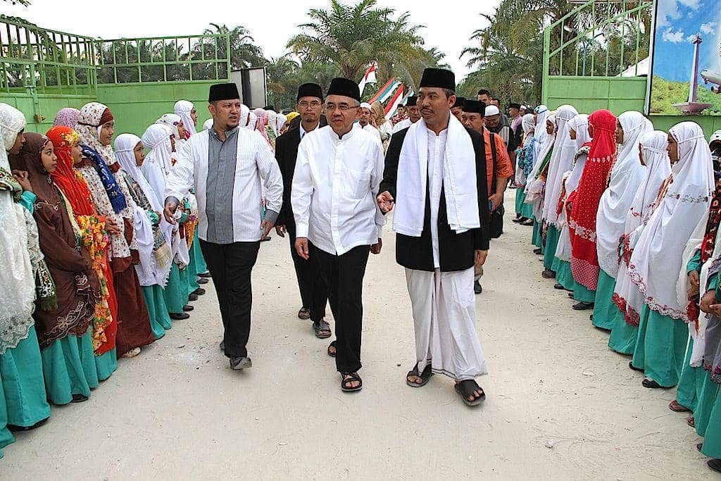 http://cdn.idntimes.com/content-images/post/20160503/1671-plt-gubri-buka-puasa-bersama-di-pondok-pesantren-putri-gontor-rimbo-0495af530c3580a62b79f76329ec7091.jpg