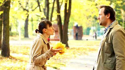 http://cdn.idntimes.com/content-images/post/old/1cfbc-stock-footage-young-couple-having-fight-in-autumn-park-slow-motion.jpg