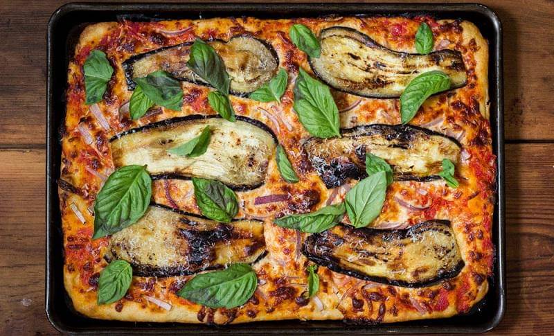 https://cdn.idntimes.com/content-images/post/20170515/2014-04-09-sicilian-pizza-657c28756d9cdf9554cc494bb241dea2.jpg