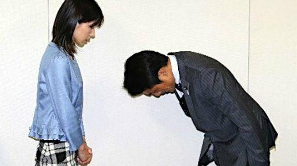 http://cdn.idntimes.com/content-images/post/20160104/20140623-154308-akihiro-suzuki-anggota-partai-liberal-ldp-meminta-maaf-7fbf6b7f4ec0cceb01e0ae873e31d77c.jpg