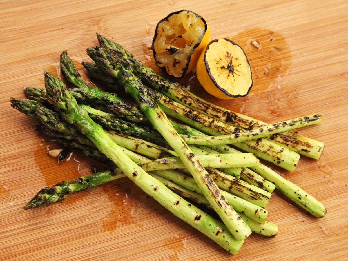 https://cdn.idntimes.com/content-images/post/20170505/20150421-asparagus-three-ways-2-ace1078b47b117878a94376495b0a2b8.jpg