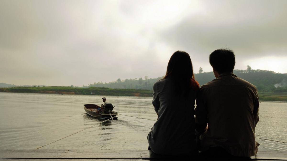 https://cdn.idntimes.com/content-images/post/20170404/202171-romantic-places-silent-lake-silent-love-f030f8499060cbec351e266dca0f627c.jpg