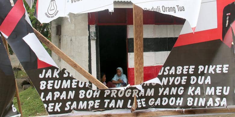 https://cdn.idntimes.com/content-images/post/20170104/2226355-20161104k-79-13-bendera-dan-atribut-pasangan-calon-dirusak-warga-khawatir-keamanan-jelang-pilkada-2017-780x390-78a58fbb81b8d98cc3e301ea13bf06f3.jpg