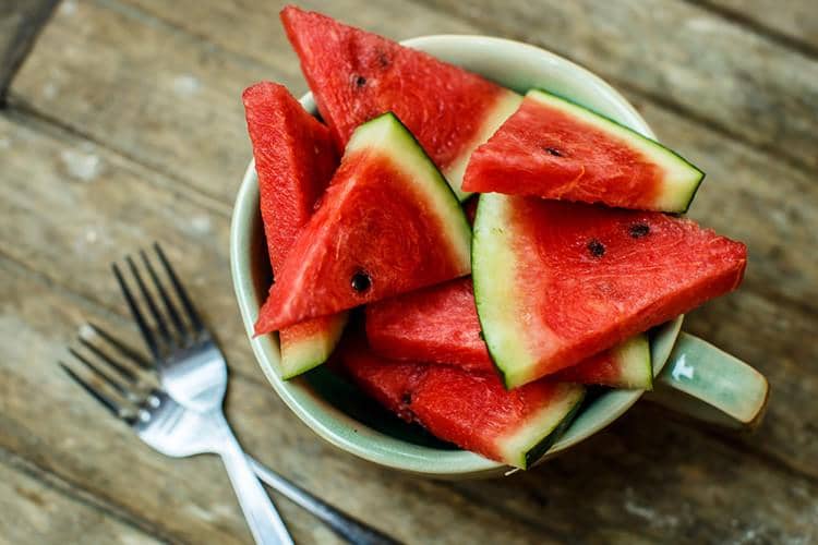 https://cdn.idntimes.com/content-images/post/20161010/3-reasons-why-watermelon-is-the-perfect-summer-fruit-750x500-598d3ef0ead5db82e990f7ad87d5676a.jpg
